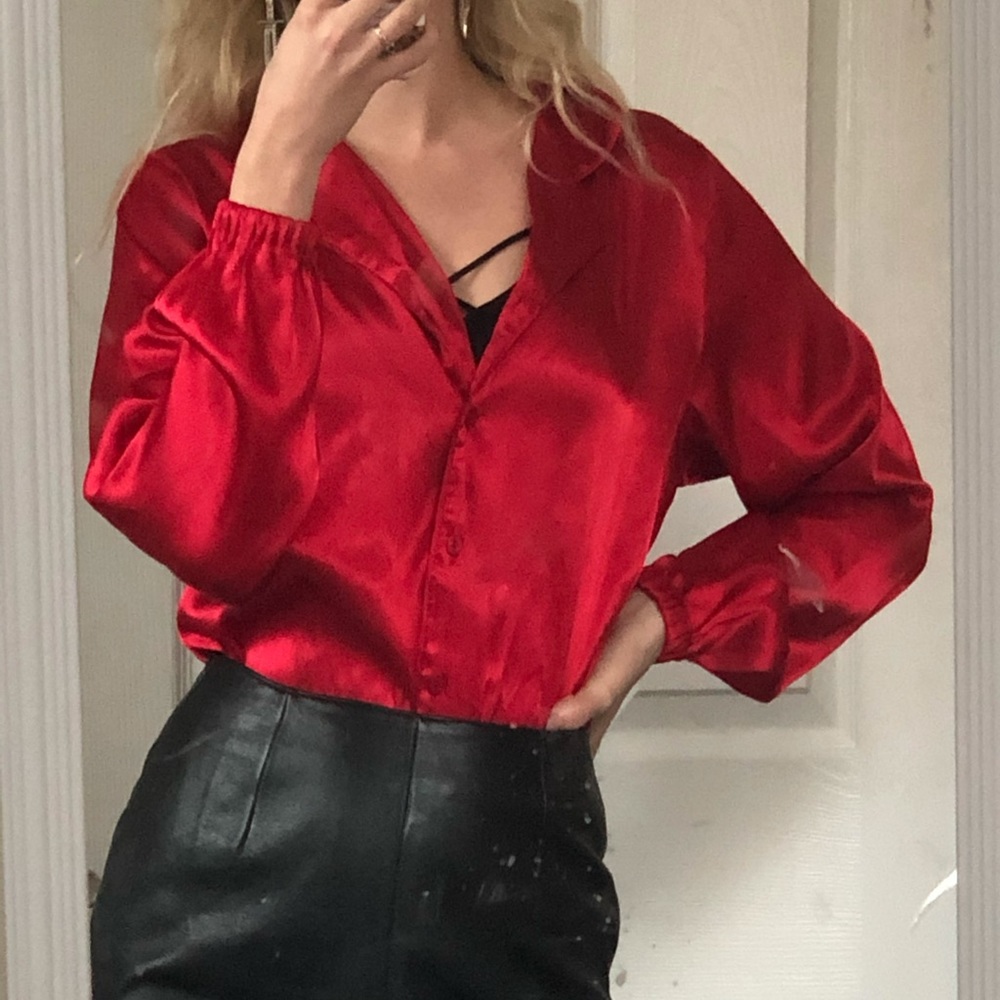 RED SATIN BUTTON UP